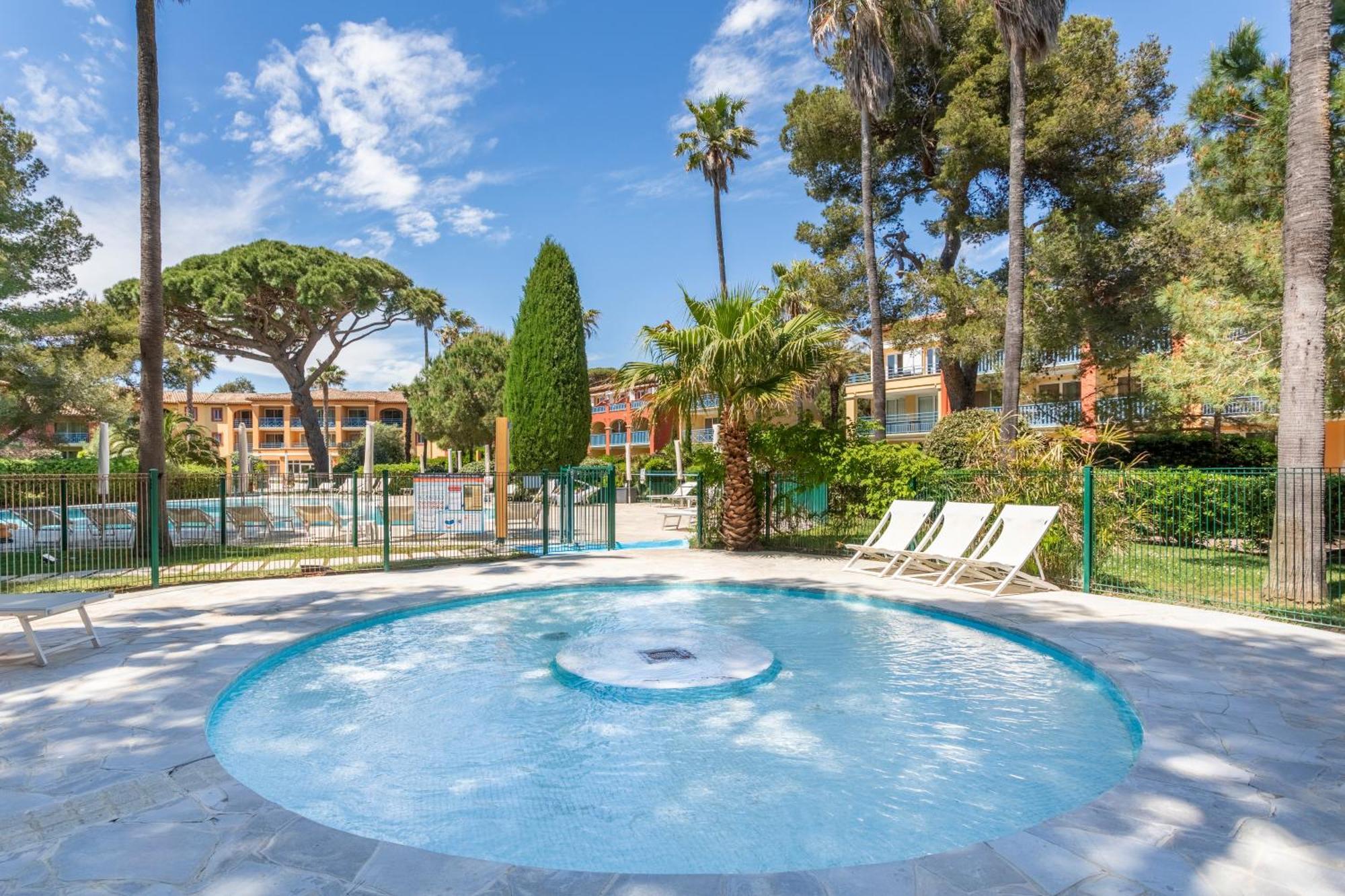 Residence Pierre & Vacances La Pinede Hyères Exteriör bild
